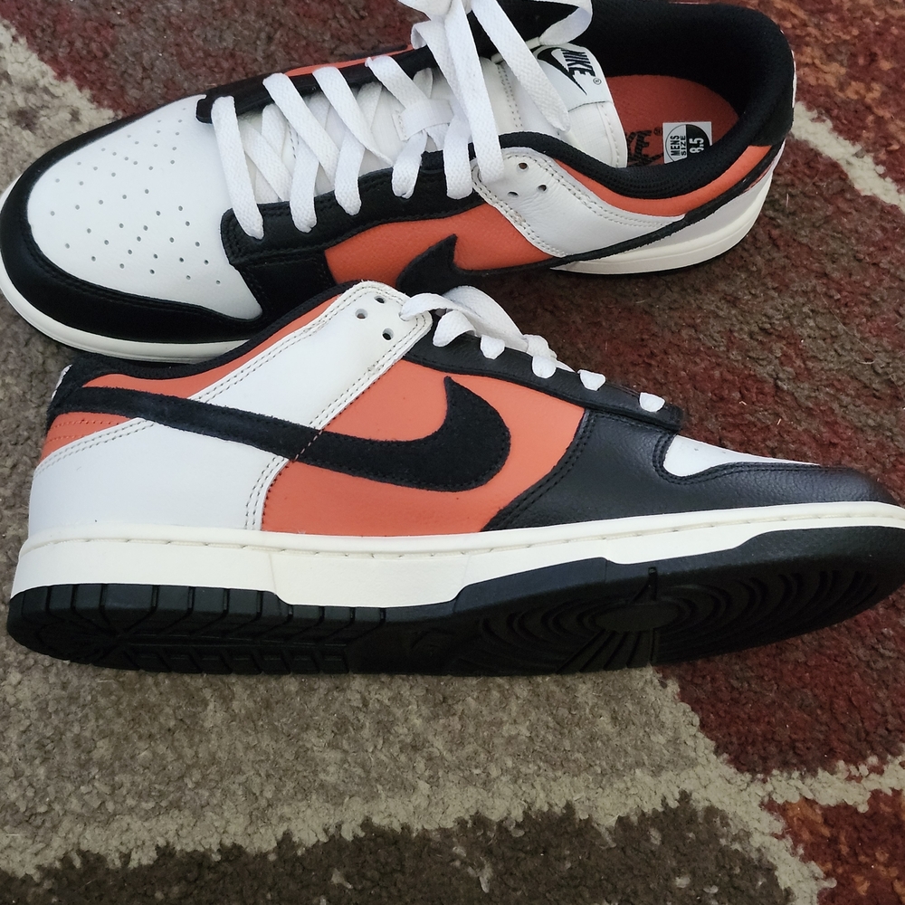 Nike Men's White and Orange Sneakers